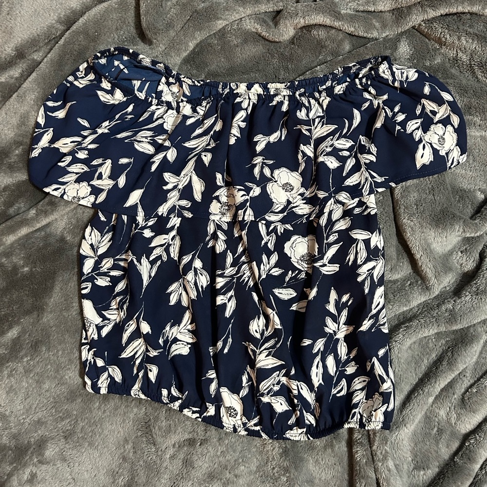 Woman’s M Blue Floral Blouse